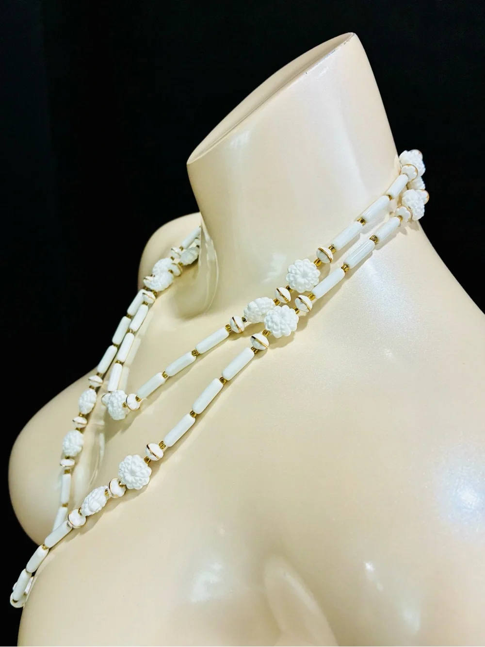 VTG Lucite Flapper Elegant White Beaded Long Easy Over The Head Necklace EUC